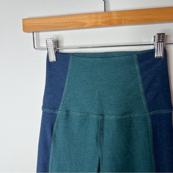 Beyond Yoga Spacedye Vivid Colorblock Legging in Green Heather Navy - Picture 5 of 8